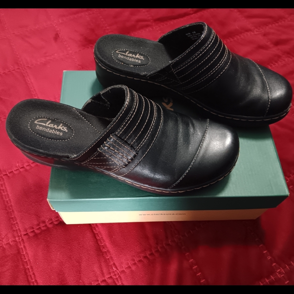 Clarks Bendables Women's Black Slip-On Shoes